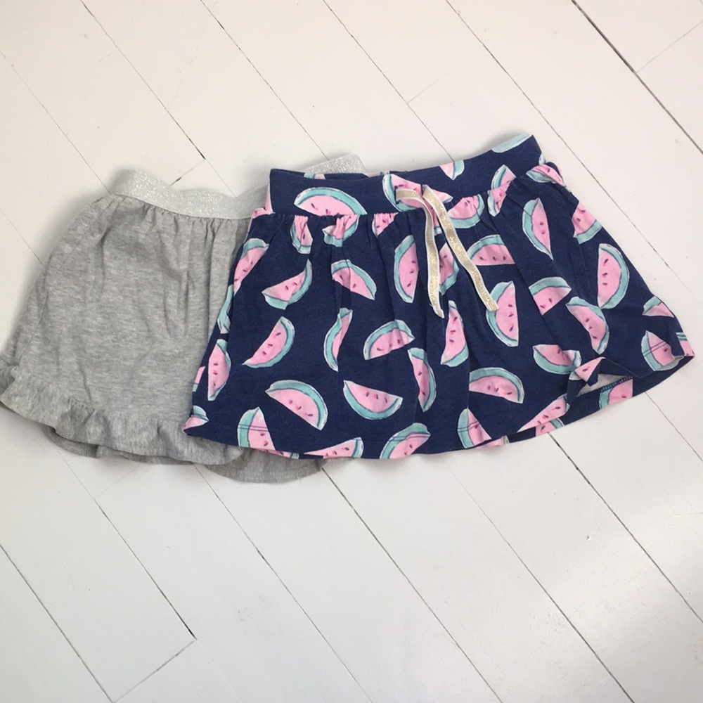 CARTER’S bundle of 2 skorts 4 years